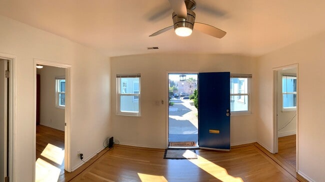 Building Photo - UPDATED 1000 sf 2 BR/1BA  Oak Center/West Oakland Cottage Minutes from Emeryville, Downtown, 80, ...