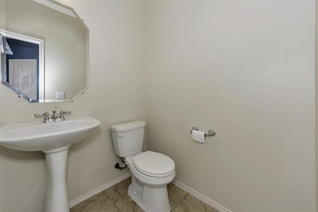 Building Photo - 2428 Kingsley Dr