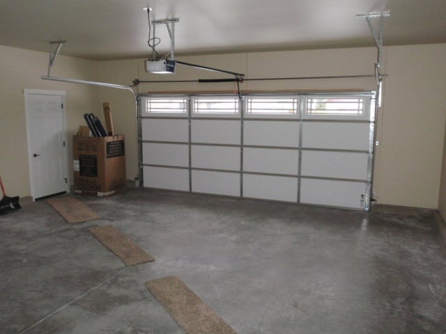 Building Photo - Half month free with a six month lease