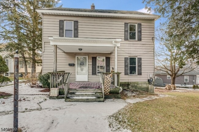 Building Photo - 155 Main St