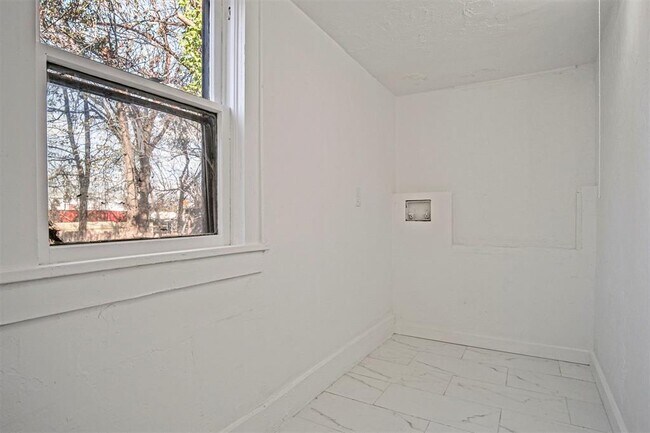 Building Photo - 609 SW 30th St