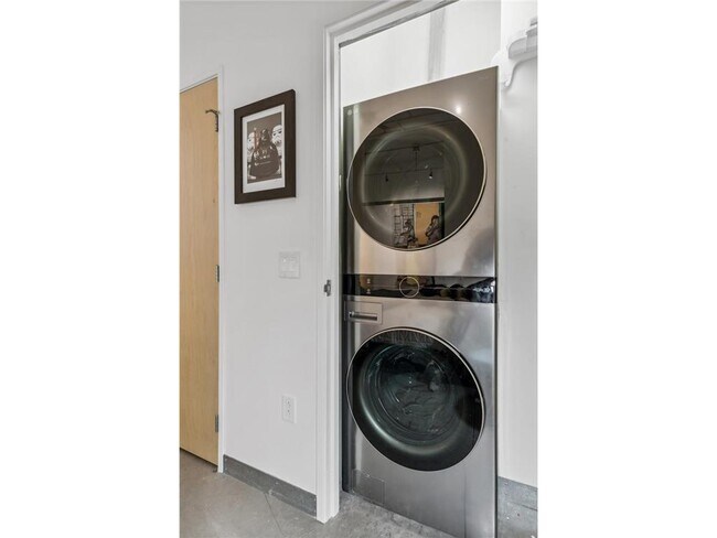 Building Photo - 250 Park Ave