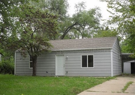 Primary Photo - Save big money on this nice 2BR home!