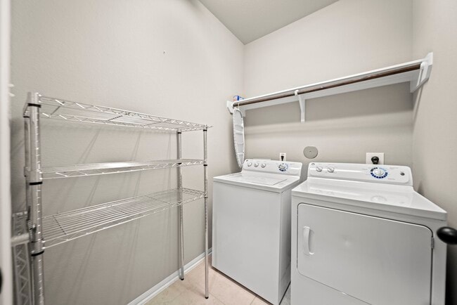 Building Photo - 307 Fairwood Springs Ln