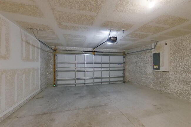 Building Photo - 9810 N Santee Terrace