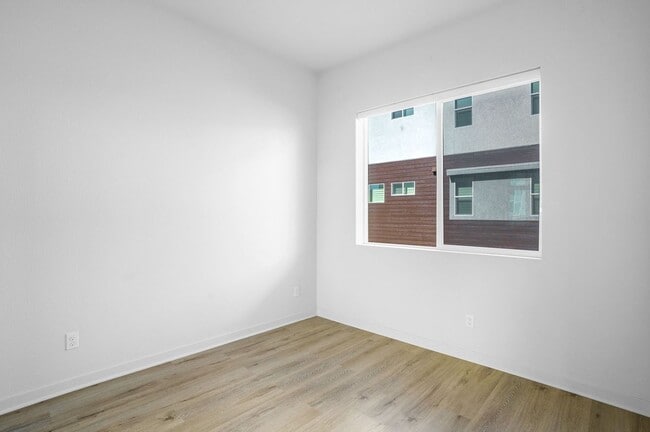 Building Photo - 2088 Bravo Loop