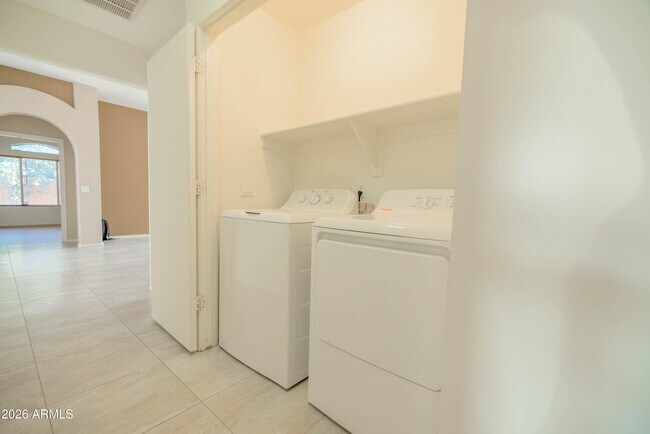 Building Photo - 1401 S 80th St