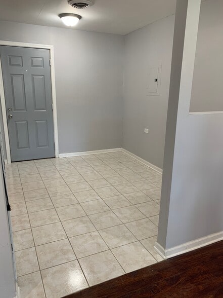 Building Photo - 2323 Marshalltown Ln