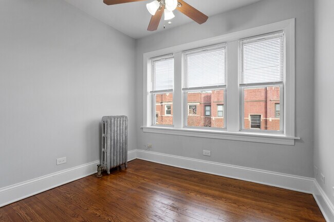 Building Photo - 1611 W Juneway Terrace