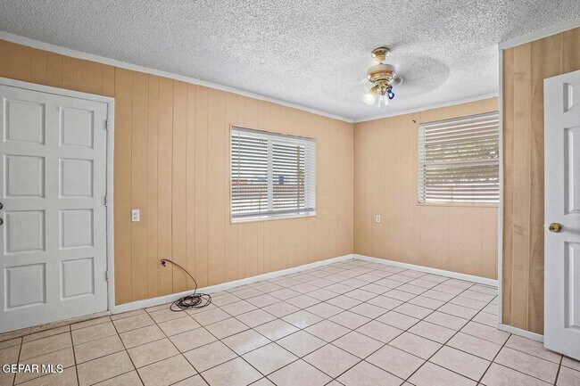 Building Photo - 323 Singh St