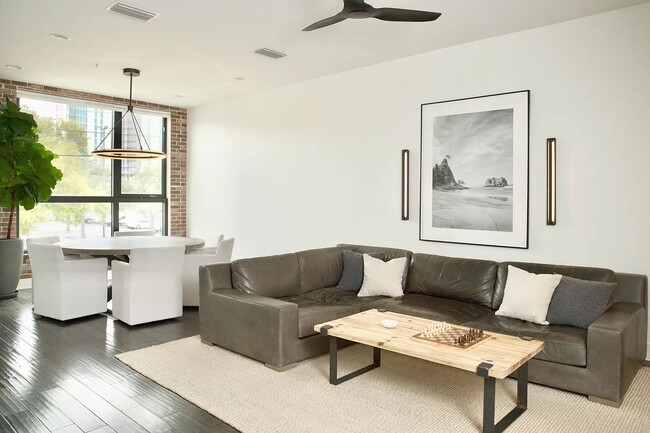 Building Photo - 814 2nd Ave N