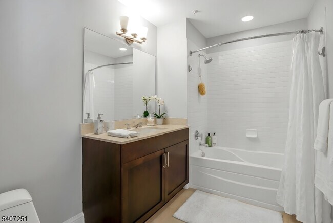 Building Photo - 40 W Park Pl