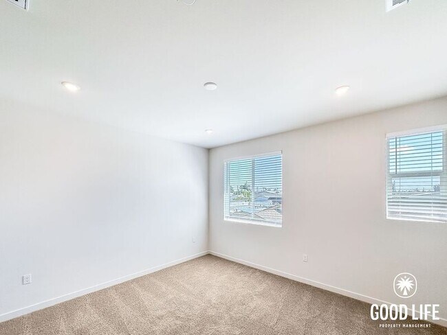 Building Photo - 7006 Solara Wy