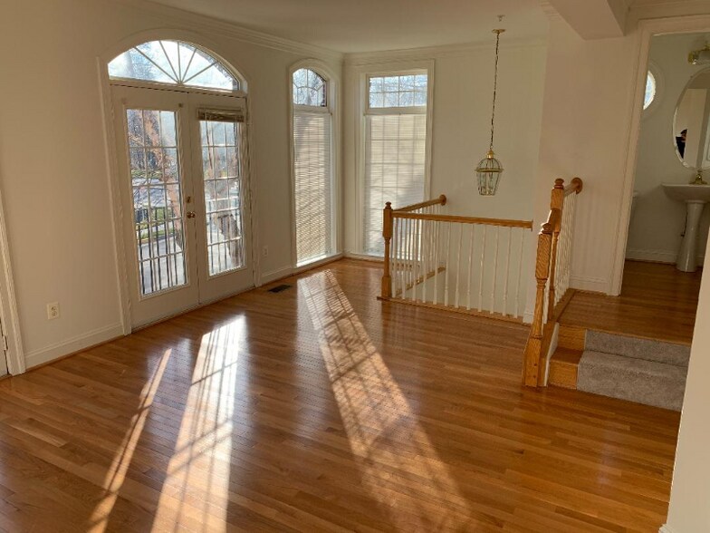 Building Photo - 602 Battery Terrace NE