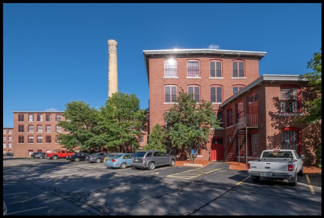 Unit photos can be found in the link within the description! - 470 Silver St