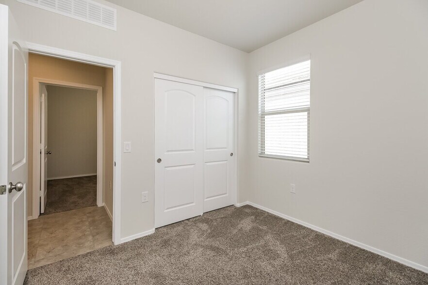 Building Photo - 5182 E Sharbel Rd