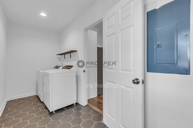 Building Photo - 44 4th Ave