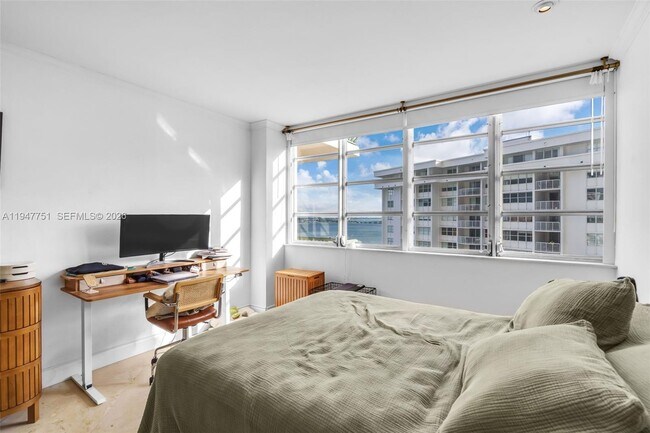 Building Photo - 1408 Brickell Bay Dr