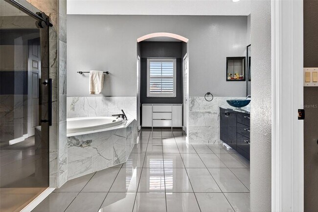 Building Photo - 8111 Santa Rosa Ct