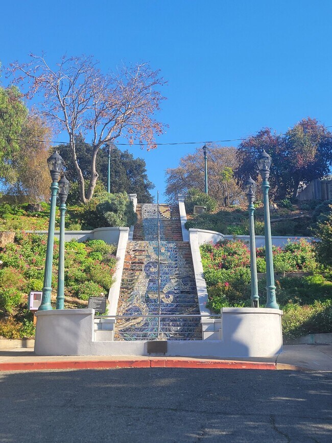Building Photo - Gateway Grand