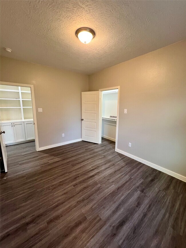 Building Photo - 9811 Leath St