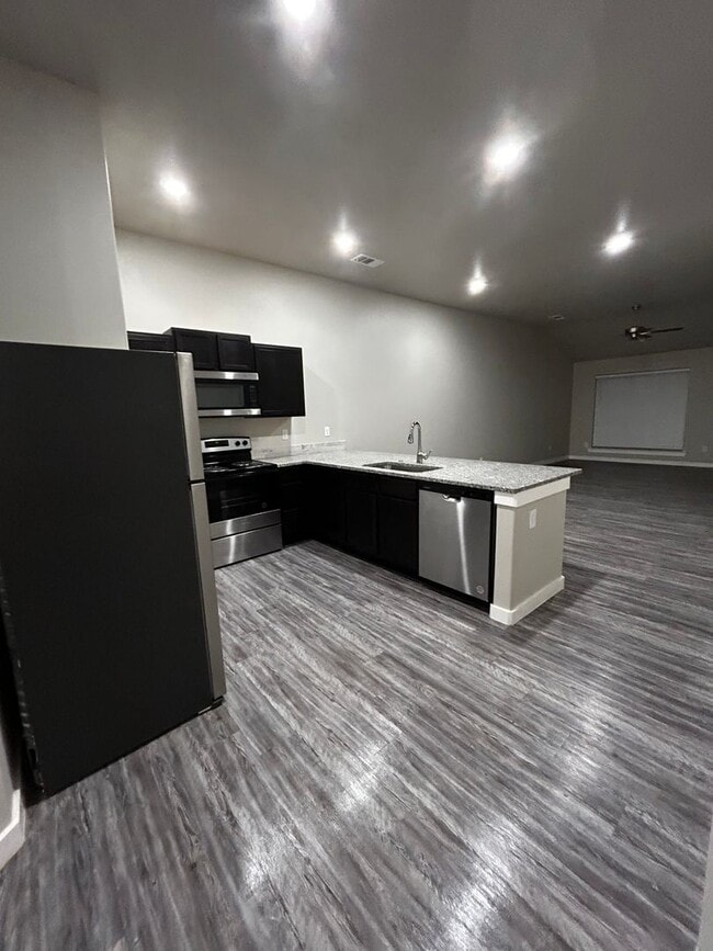 Building Photo - Brand new townhouse