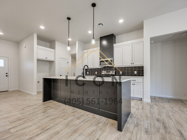 Building Photo - 5108 SE 85th St