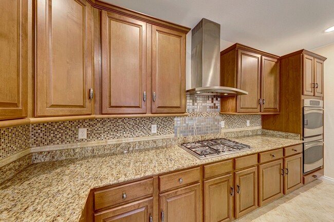 Building Photo - 5 Bedroom Corner Lot Home in Gated Community!