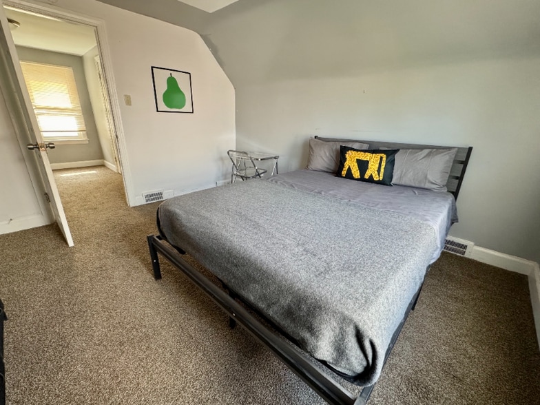 Building Photo - 5284 Devonshire Rd