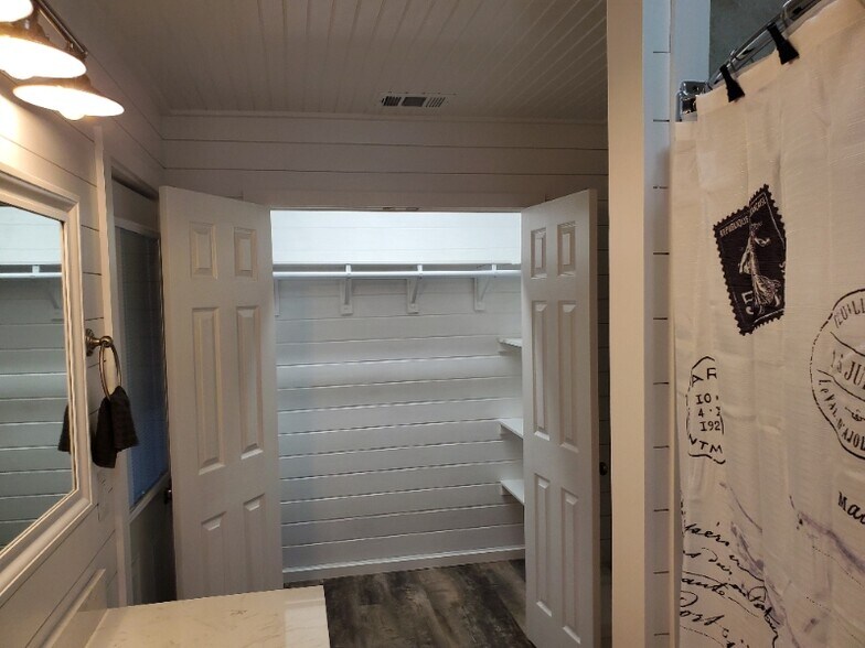 Building Photo - 413 Pine St