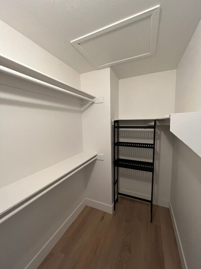 Building Photo - 3 Bedroom Townhome in the Dartmouth Trace Community Near N Dobson Rd and W University Dr!