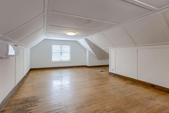 Building Photo - 2347 S 33rd St