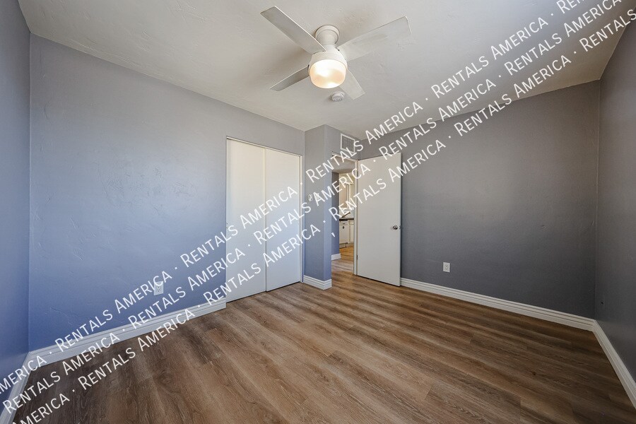 Building Photo - 404 W Mission Ln