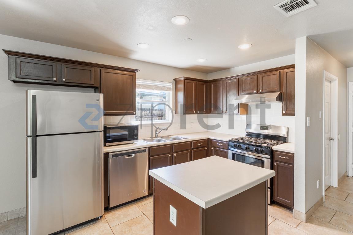 Building Photo - 15204 Sweet Caddie's Dr