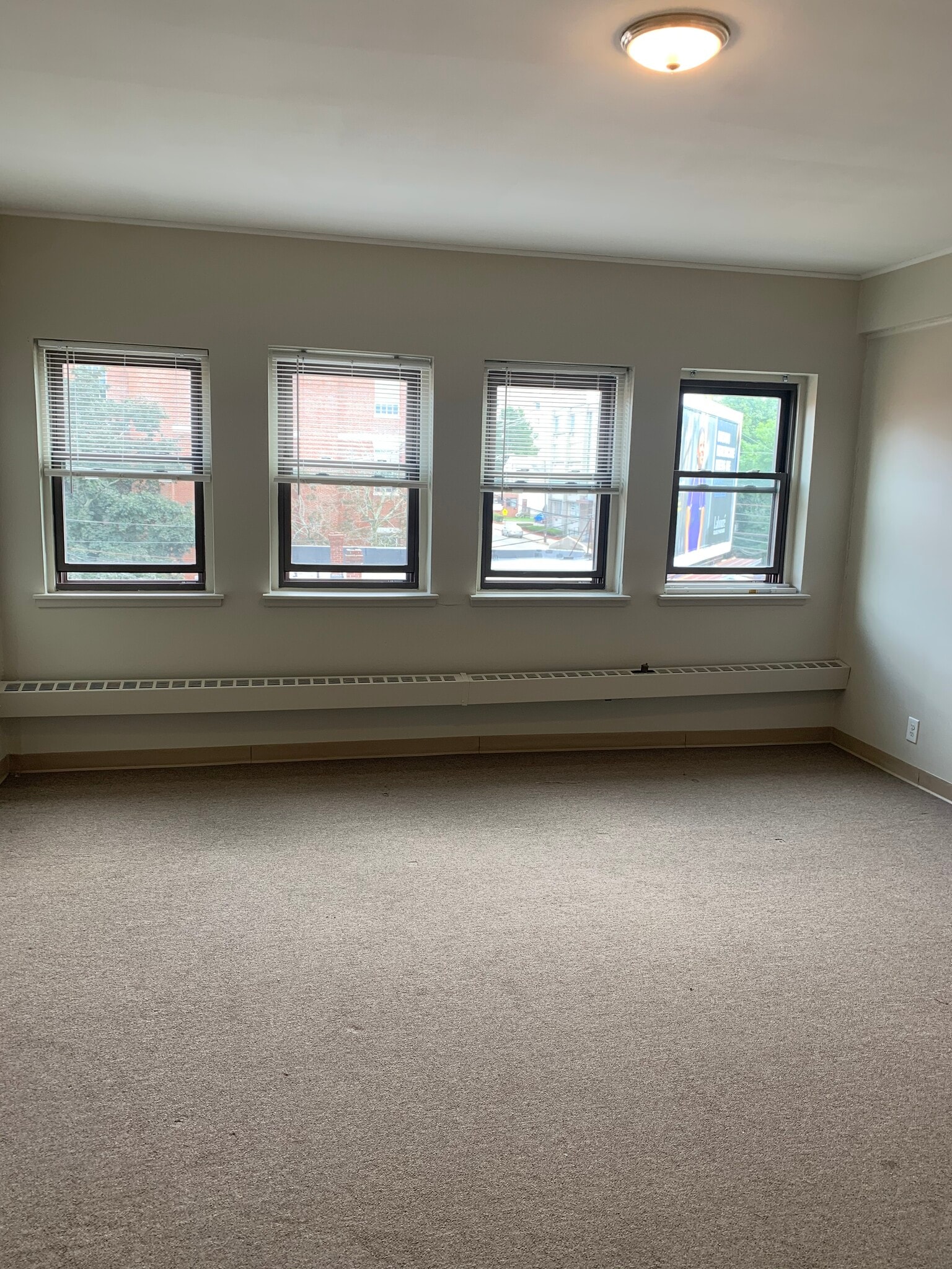 Building Photo - 1050 Hancock St