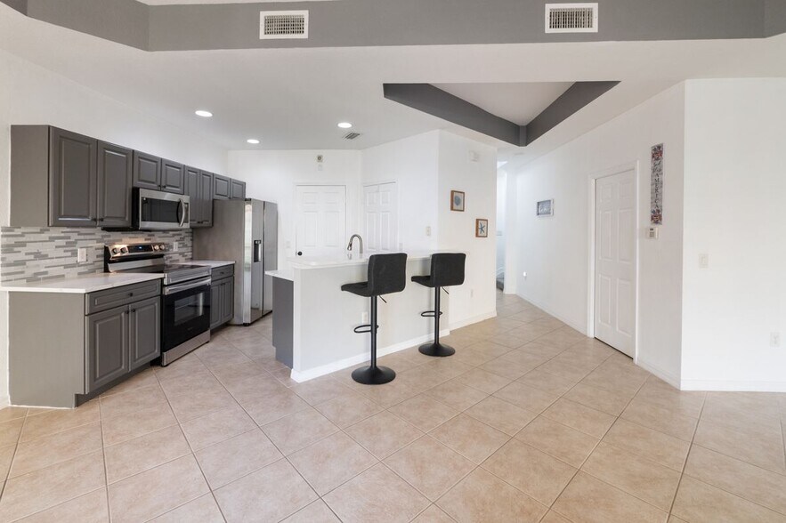 Building Photo - 16073 Via Solera Cir