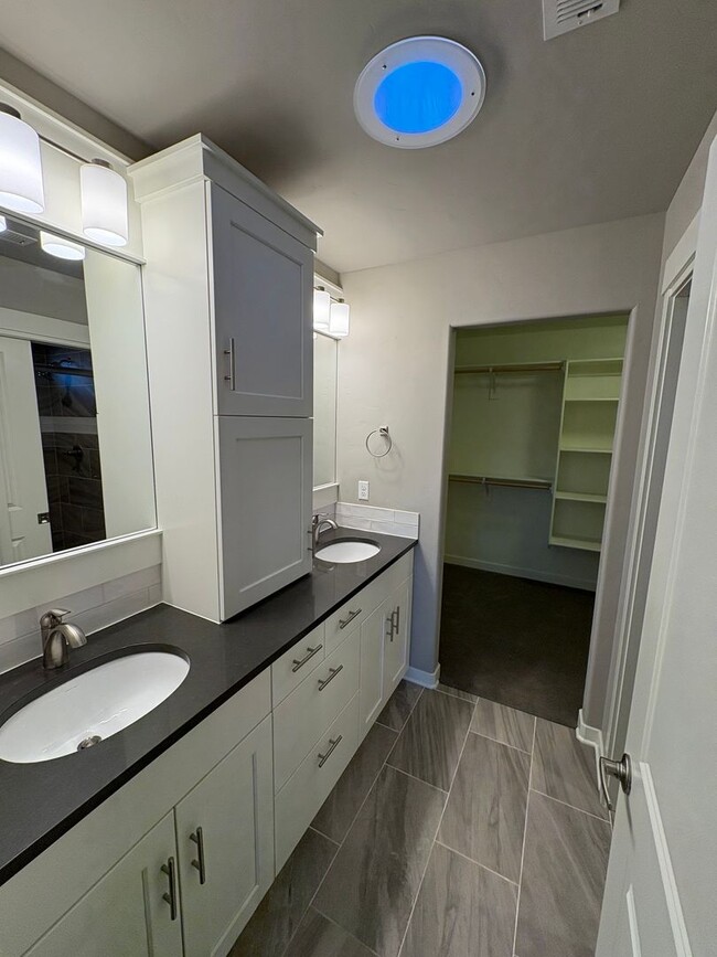 Building Photo - Newer 3 Bedroom / 2.5 Bathroom + Loft in the Ochoco Pointe Community