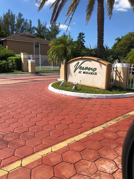 Primary Photo - 8041 SW 21st Ct