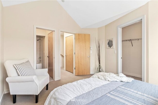 Building Photo - Columbia City Beauty with option to purcha...