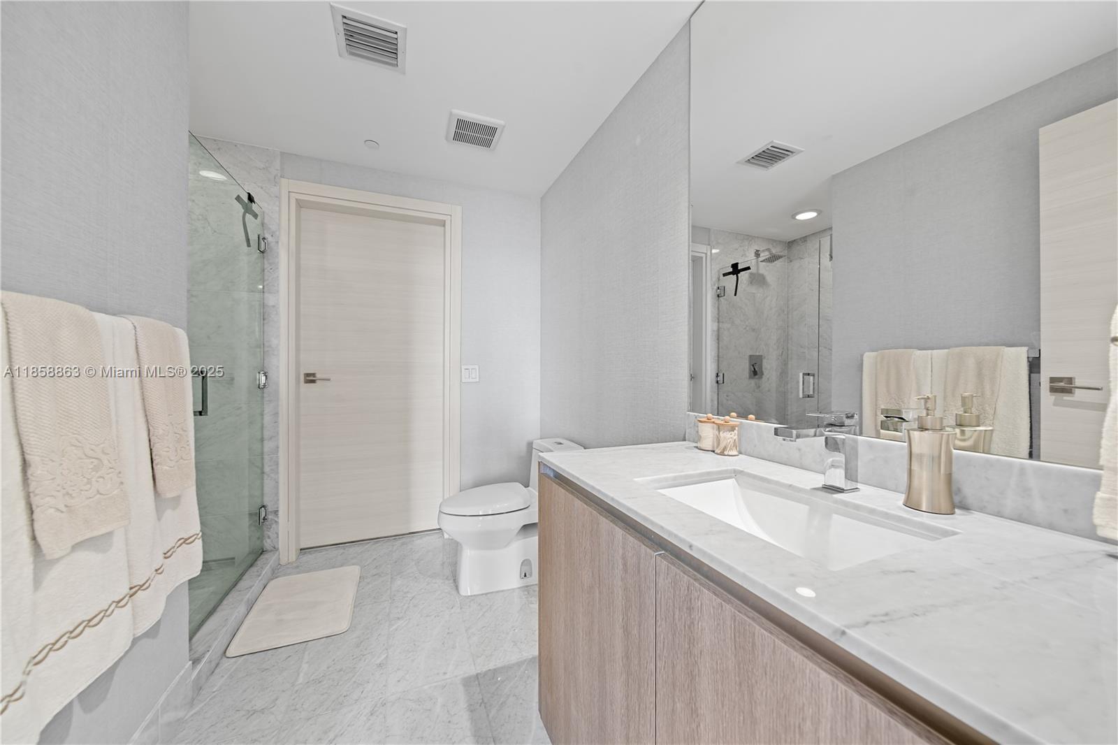 Building Photo - 801 S Miami Ave