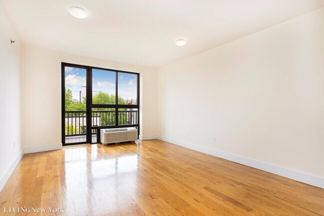 Building Photo - NO FEE_Gorgeous 1 Bed/1 Bath/1 Balcony!
