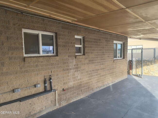 Building Photo - 4908 Blue Ridge Cir