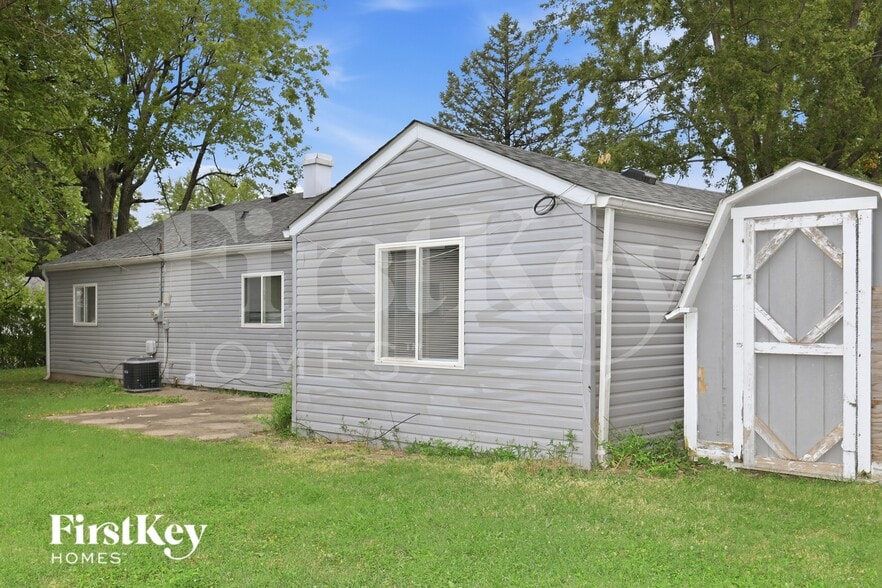 Building Photo - 4801 Leone Dr