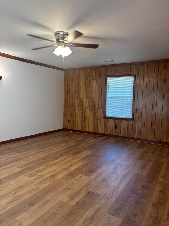 Building Photo - 855 Whatley St