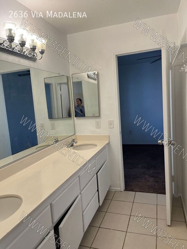 Building Photo - 2636 Vía Madalena