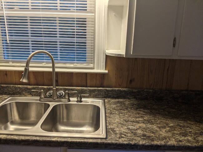 Building Photo - 864 Sprinkle St