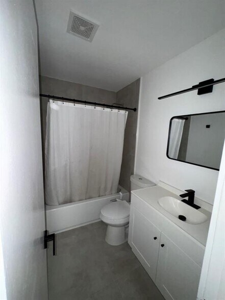 Building Photo - 3970 SW 58th St