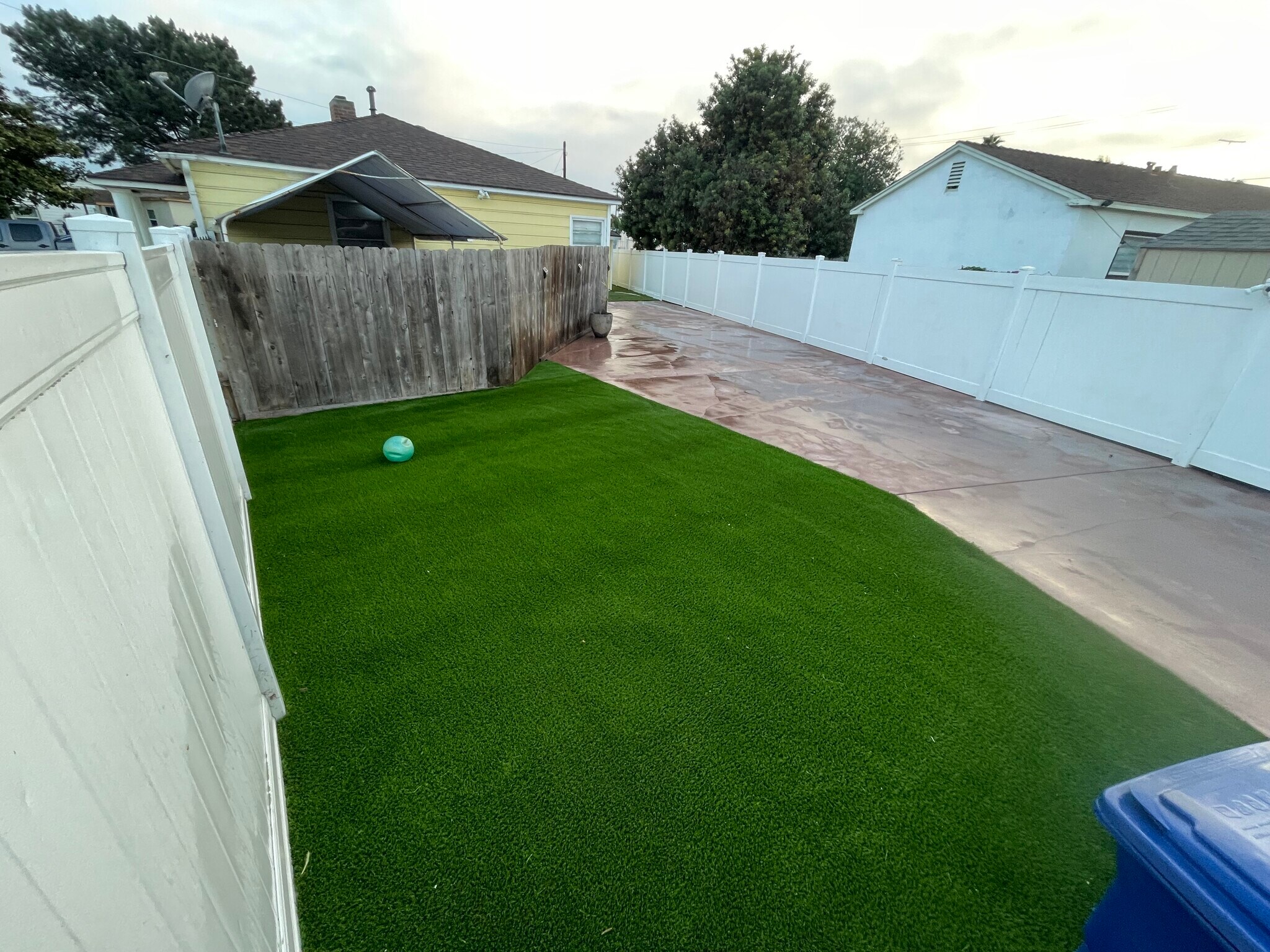 Building Photo - 610 W Manor Dr