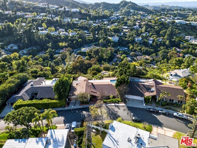 Building Photo - 3713 Dellvale Pl