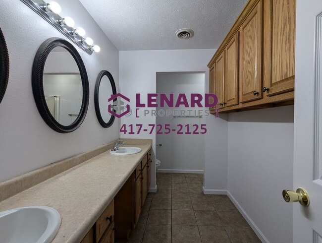 Building Photo - 3 Bedroom Home!